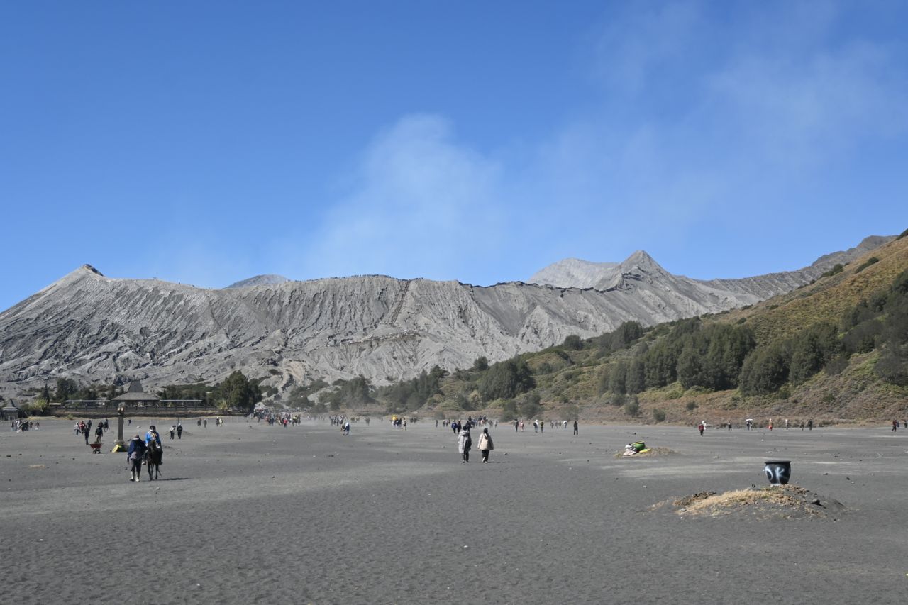 布罗莫火山吉普车日出 参考图 1
